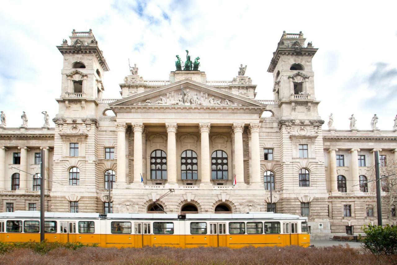 Atlanta Apartment Is In The Heart Of Budapest Budapeste Exterior foto